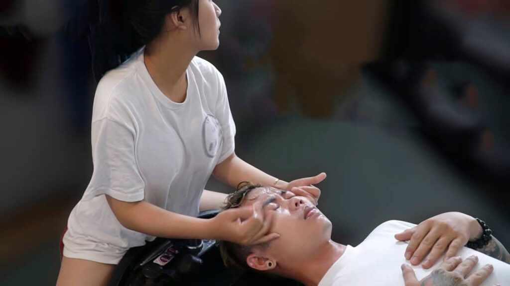 Shoulder and Neck Massage Relieve Stress and Fatigue